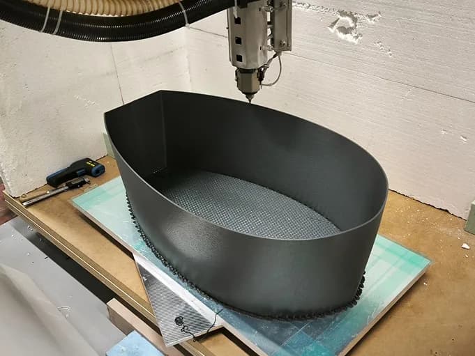 Extruder printing a large oval tub on the SinuPrint 3000 build platform