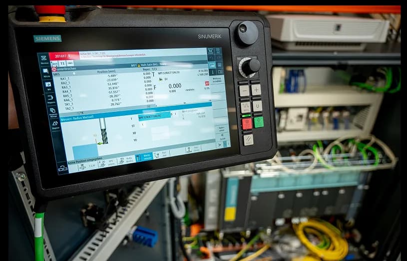SINUMERIK ONE control panel on SinuPrint 3000